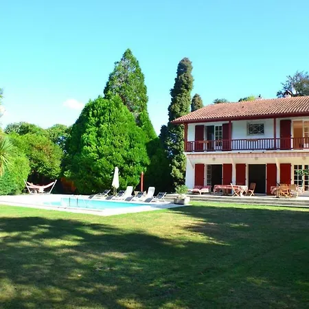 Avenue Chantecler Cambo-les-Bains